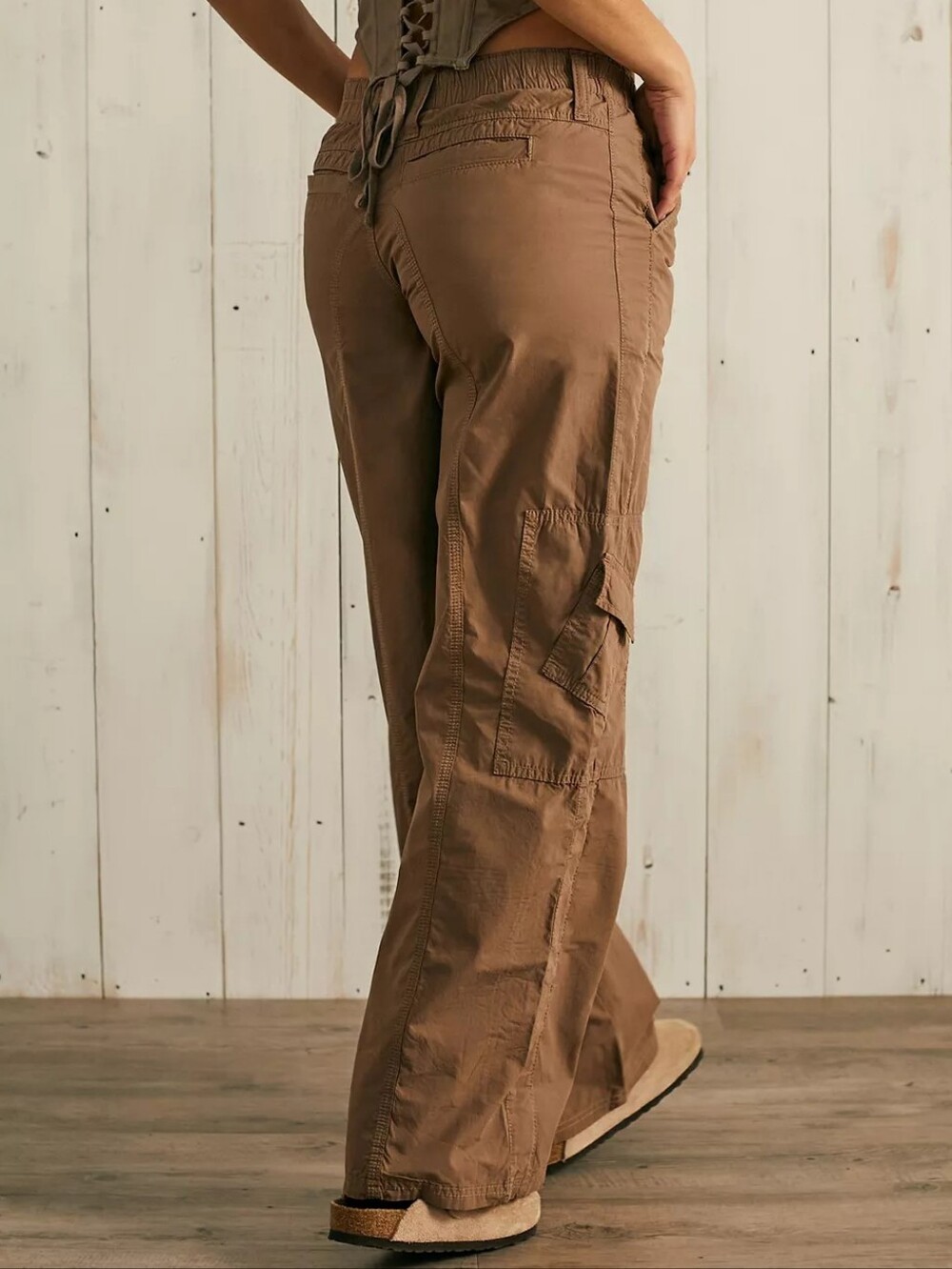 BDG Urban Outfitters Y2K Low Rise Wide Leg Brown Cargo Pants - Picture 3 of 13